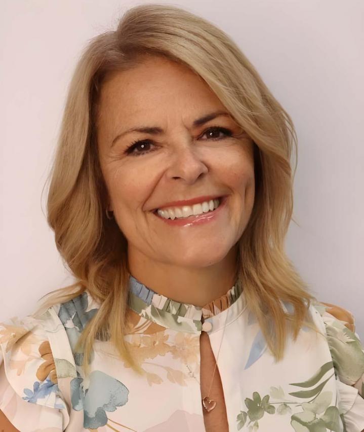 Styliste, coloriste, barbière